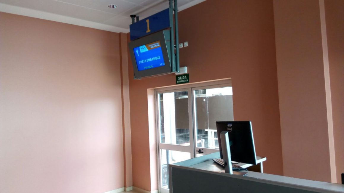 Diseño y suministro de señalética en el Aeropuerto de Cabo Verde